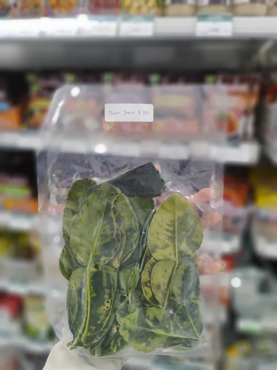 冷凍カフィアライムリーフ 100G 380 円